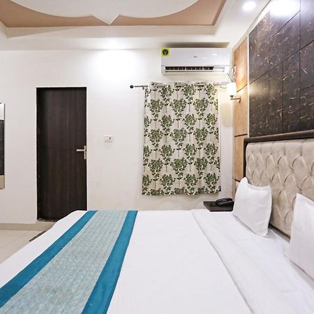 Aero Home Stay- Bed & Breakfast New Delhi Exterior foto